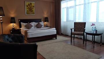 Фото номера Улучшенный двухместный номер с 1 кроватью Отель Royal Park Hotel &amp; SPA г. Нур-Султан 6