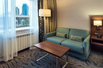 Фото номера Номер с кроватью размера «queen-size» Отель Hilton Garden Inn Astana г. Нур-Султан 6