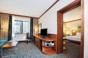 Фото номера Люкс с кроватью размера «king-size» Отель Hilton Garden Inn Astana г. Нур-Султан 2